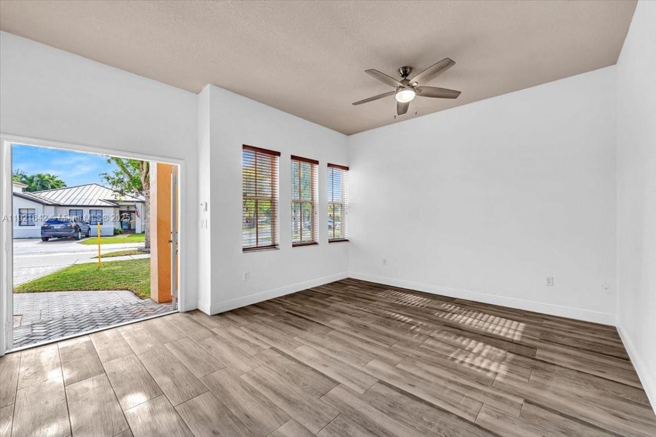 16283 SW 83rd St, Miami, FL 33193 Photo