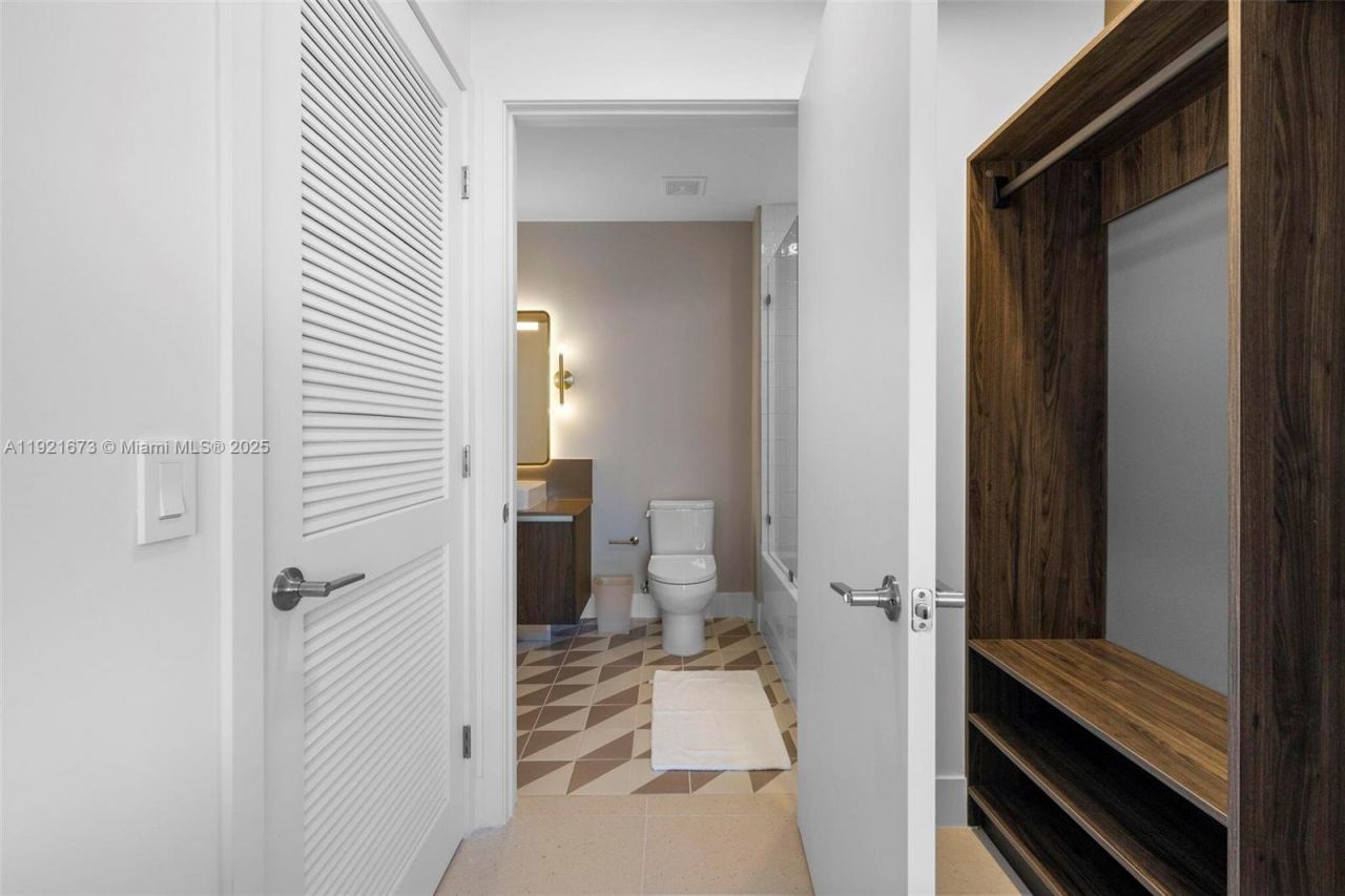 159 NE 6th St, Unit 5008, Miami, FL 33132 Photo