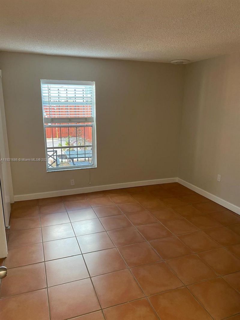 1725 W 60th St, Unit F128, Hialeah, FL 33012 Photo