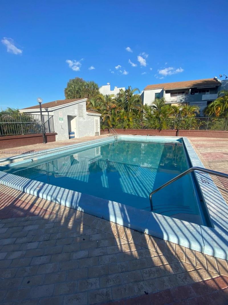 1725 W 60th St, Unit F128, Hialeah, FL 33012 Photo