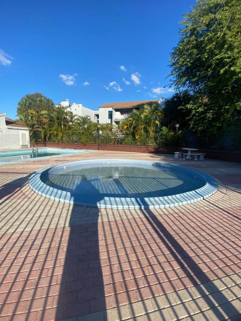 1725 W 60th St, Unit F128, Hialeah, FL 33012 Photo