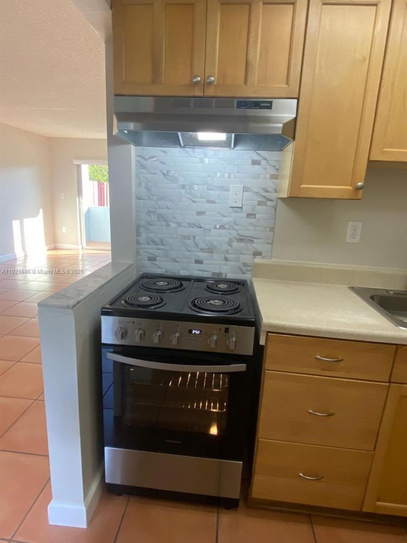 1725 W 60th St, Unit F128, Hialeah, FL 33012 Photo