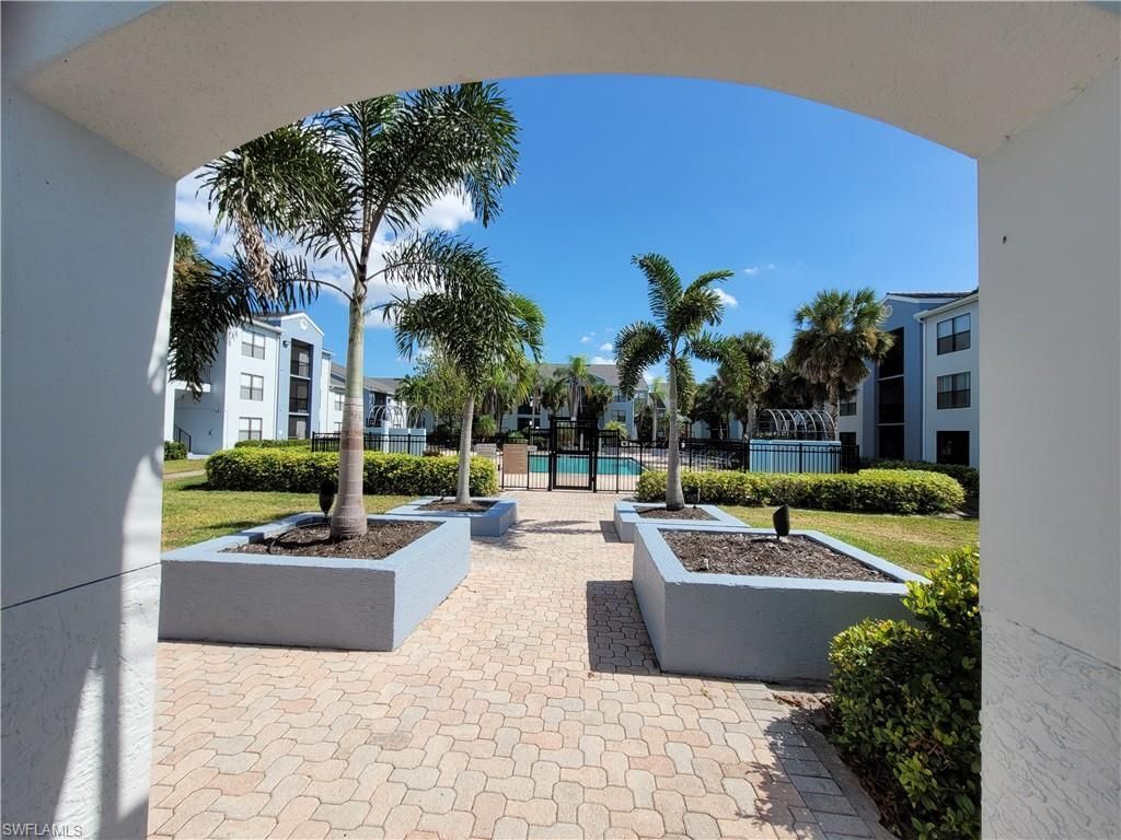 13625 Eagle Ridge Dr, Unit 318, Fort Myers, FL 33912 Photo