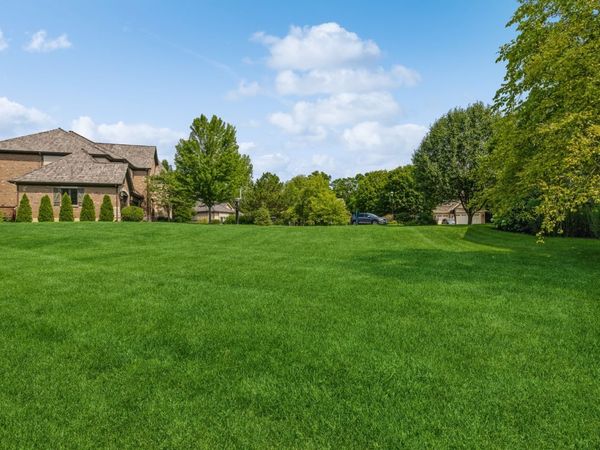 21855 W Murfield Court, Mundelein, IL 60060