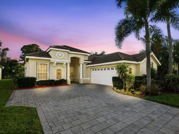 665 SW Sw Lake Charles Circle, Port St. Lucie, FL 34986