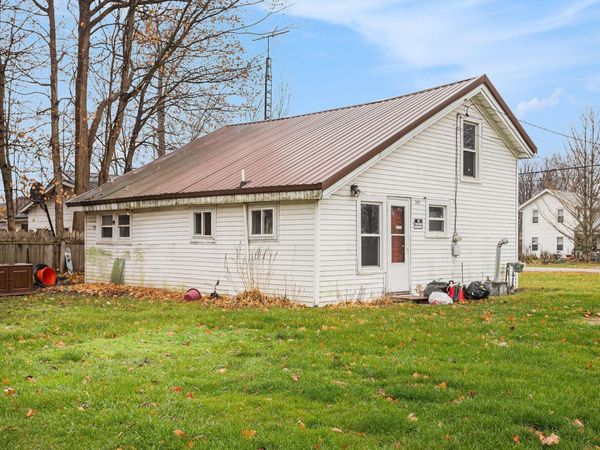 207 S Capital Avenue, Athens, MI 49011