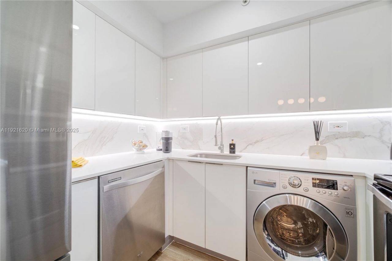 1500 Bay Rd, Unit 1558S, Miami Beach, FL 33139 Photo