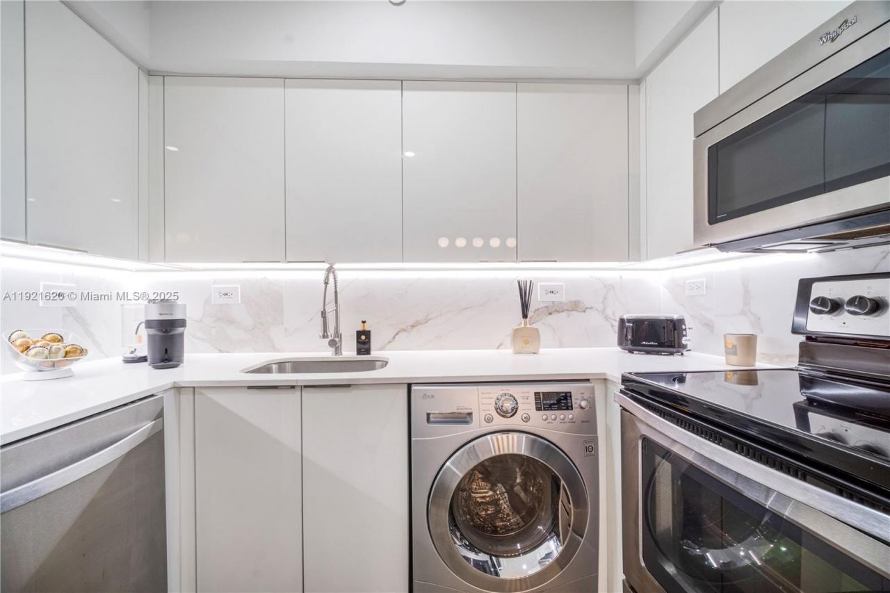 1500 Bay Rd, Unit 1558S, Miami Beach, FL 33139 Photo