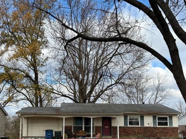 5301 Ville Cecelia Lane, Hazelwood, MO 63042