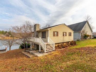 1392 Hermitage Circle, Huddleston, VA 24104