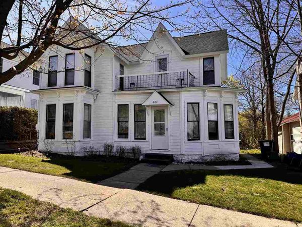 624 Michigan Street, Petoskey, MI 49770