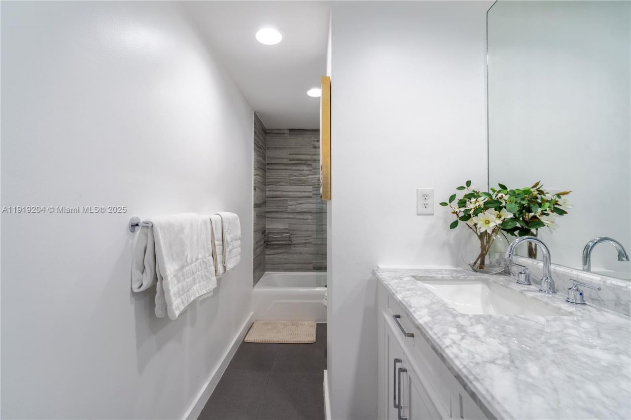 4001 S Ocean Dr, Unit 8F, Hollywood, FL 33019 Photo