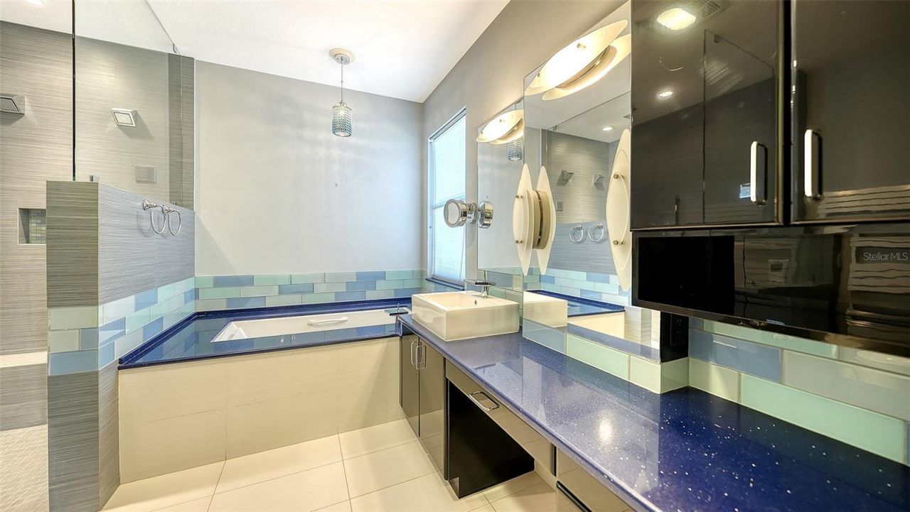 4160 Mackay Falls Terrace, Sarasota, FL 34243 Photo