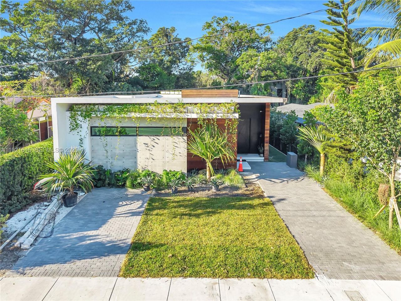 34 SW 26th Rd, Miami, FL 33129 Photo