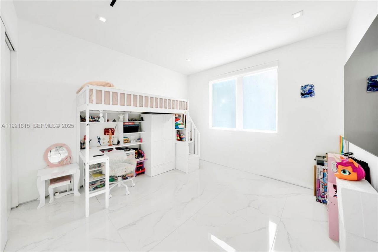 34 SW 26th Rd, Miami, FL 33129 Photo