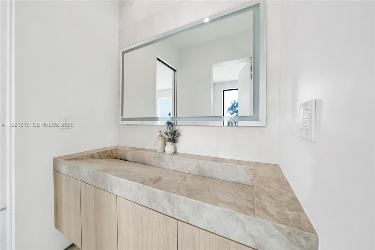 34 SW 26th Rd, Miami, FL 33129 Photo