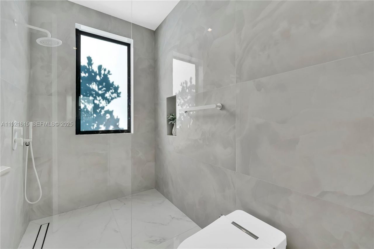 34 SW 26th Rd, Miami, FL 33129 Photo