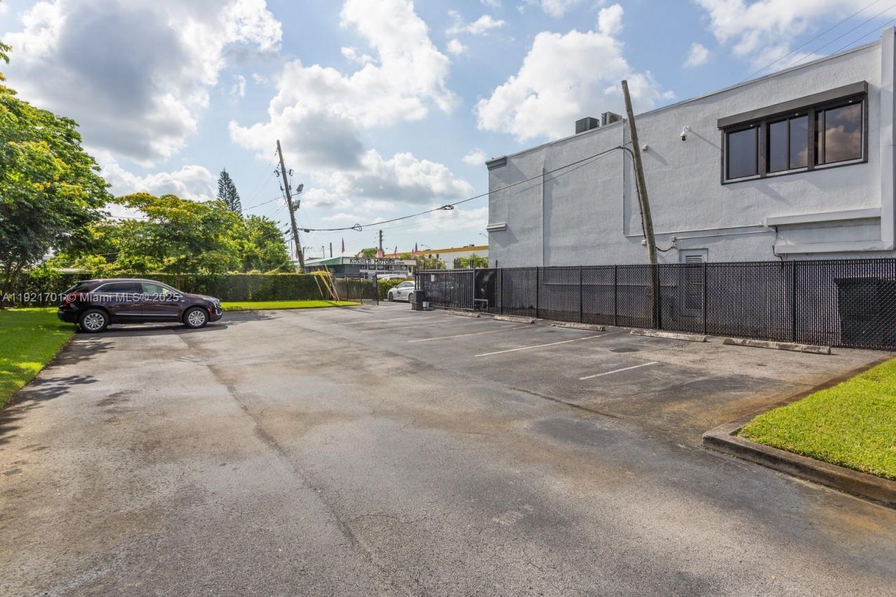 2843 Pembroke Rd, Unit 2nd Floor, Hollywood, FL 33020 Photo