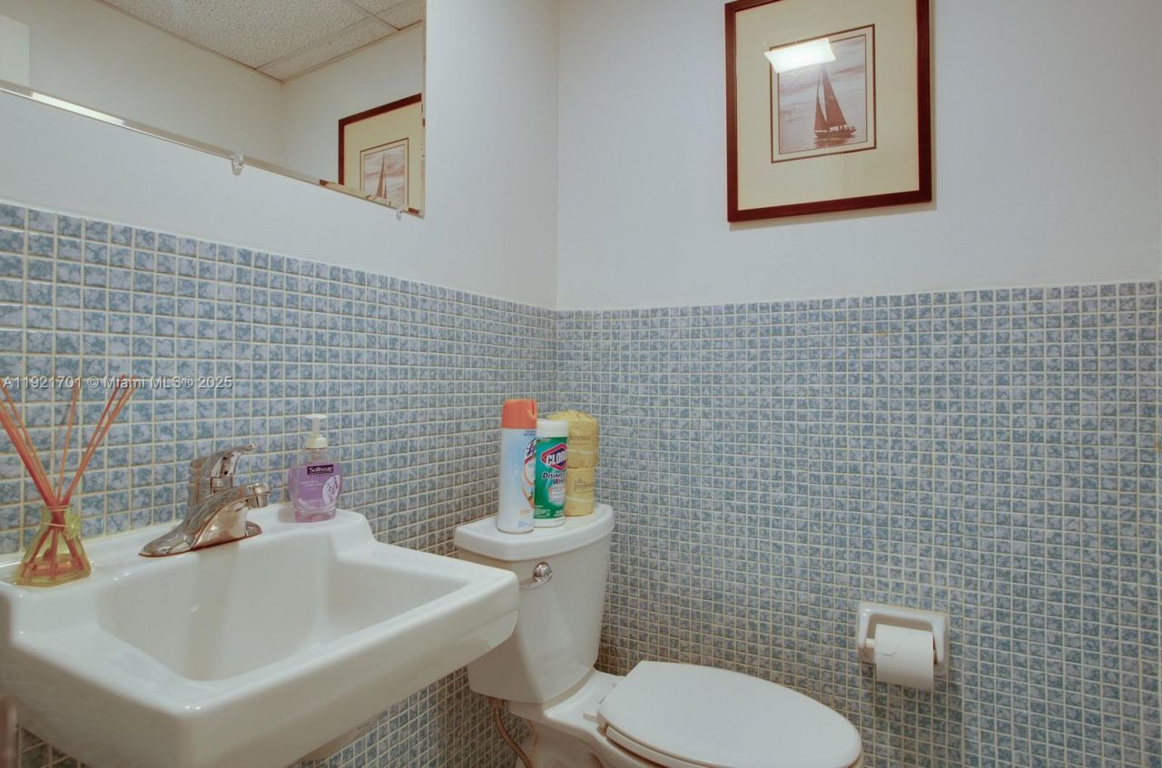 2843 Pembroke Rd, Unit 2nd Floor, Hollywood, FL 33020 Photo