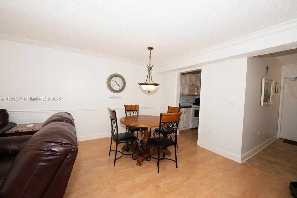 201 178th Dr, Unit 323, Sunny Isles Beach, FL 33160 Photo