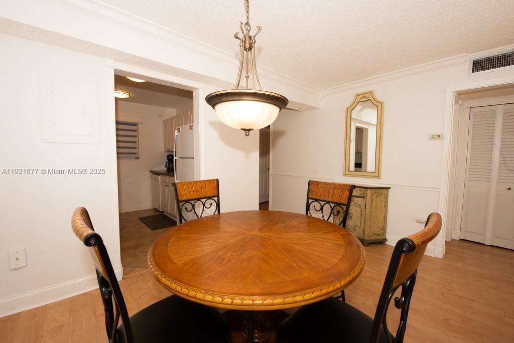 201 178th Dr, Unit 323, Sunny Isles Beach, FL 33160 Photo