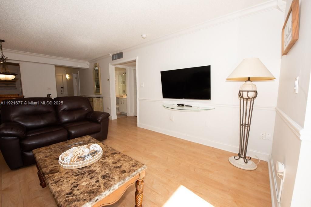 201 178th Dr, Unit 323, Sunny Isles Beach, FL 33160 Photo