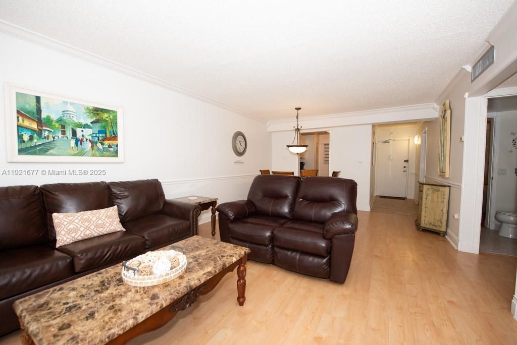 201 178th Dr, Unit 323, Sunny Isles Beach, FL 33160 Photo