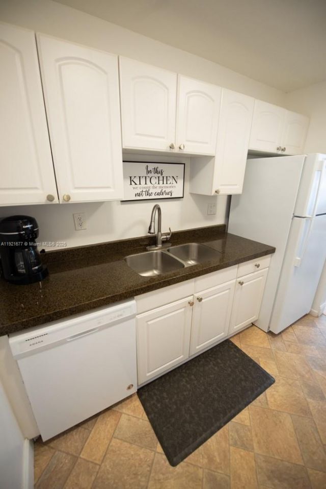 201 178th Dr, Unit 323, Sunny Isles Beach, FL 33160 Photo