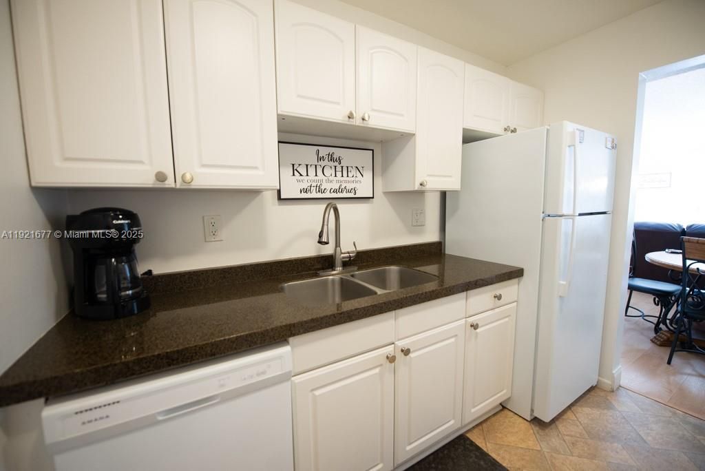 201 178th Dr, Unit 323, Sunny Isles Beach, FL 33160 Photo