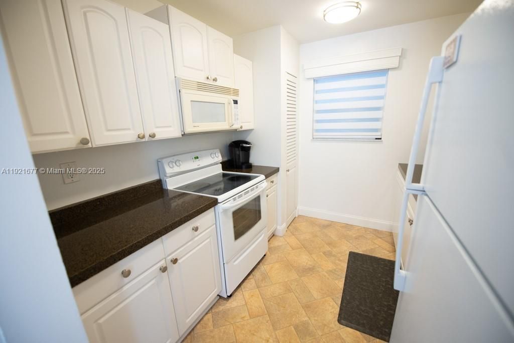 201 178th Dr, Unit 323, Sunny Isles Beach, FL 33160 Photo