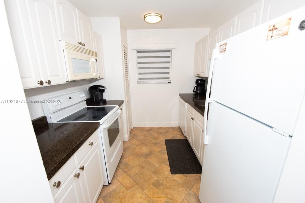 201 178th Dr, Unit 323, Sunny Isles Beach, FL 33160 Photo