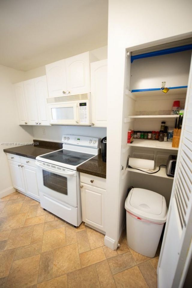 201 178th Dr, Unit 323, Sunny Isles Beach, FL 33160 Photo