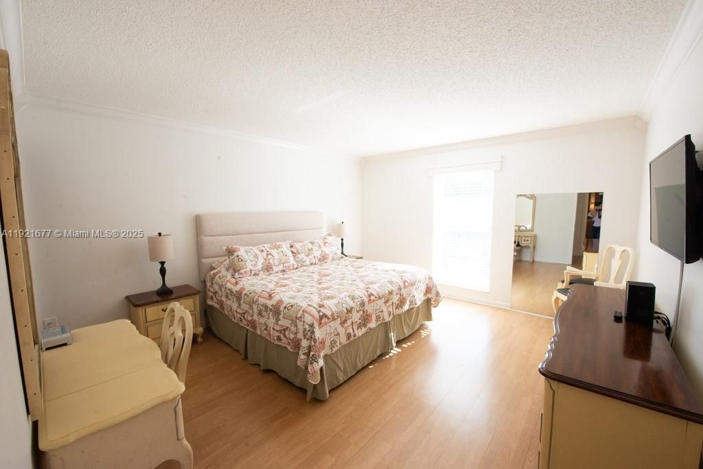 201 178th Dr, Unit 323, Sunny Isles Beach, FL 33160 Photo