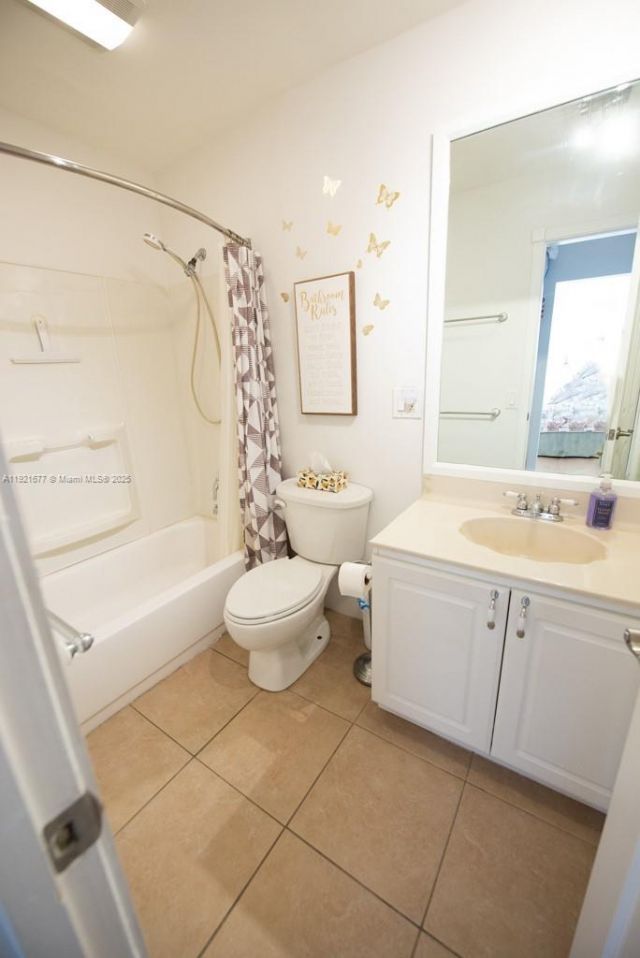 201 178th Dr, Unit 323, Sunny Isles Beach, FL 33160 Photo