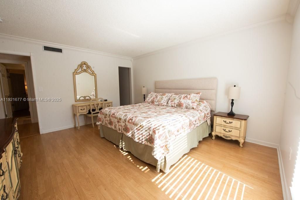 201 178th Dr, Unit 323, Sunny Isles Beach, FL 33160 Photo