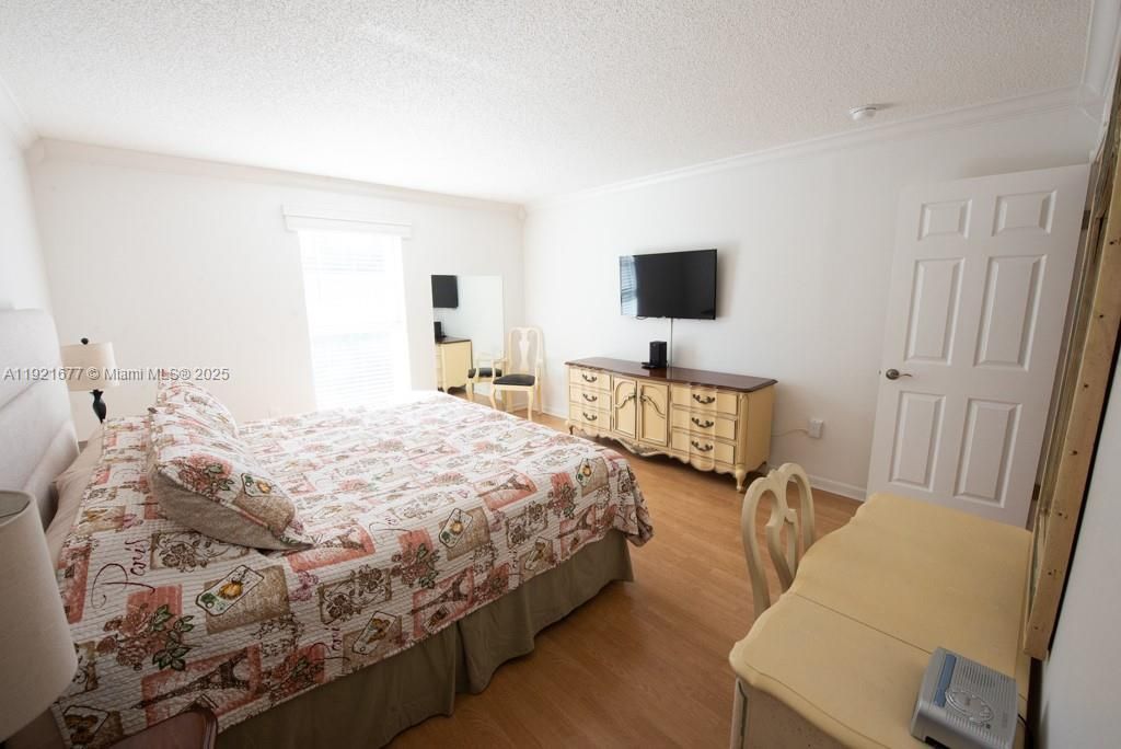 201 178th Dr, Unit 323, Sunny Isles Beach, FL 33160 Photo