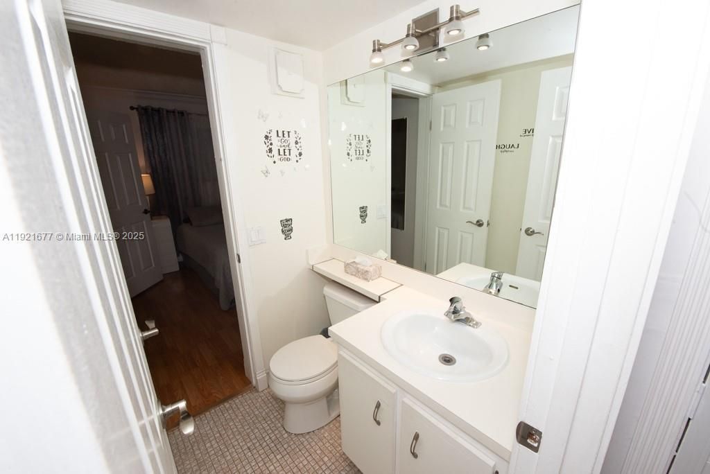 201 178th Dr, Unit 323, Sunny Isles Beach, FL 33160 Photo