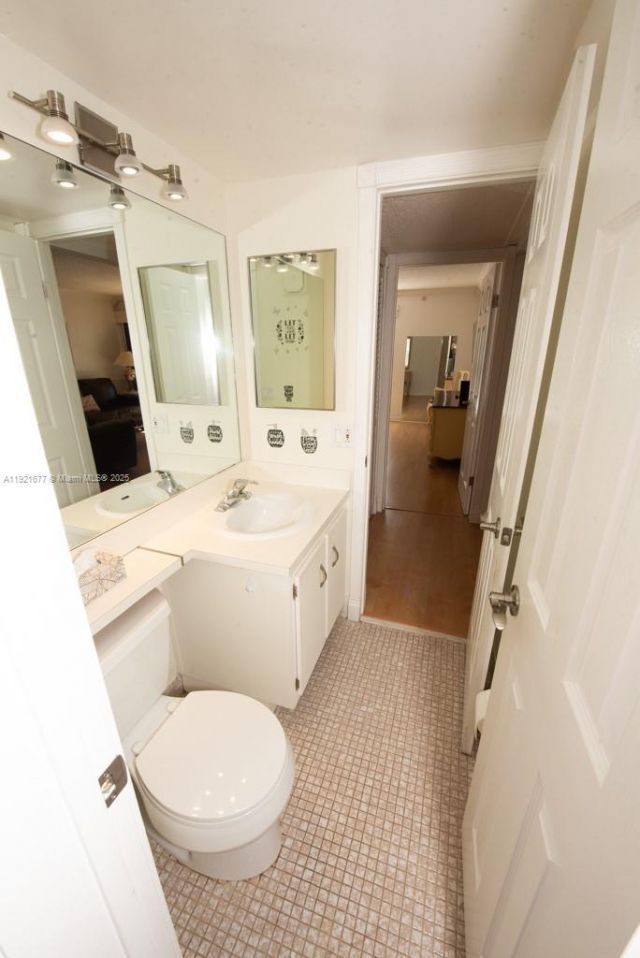 201 178th Dr, Unit 323, Sunny Isles Beach, FL 33160 Photo