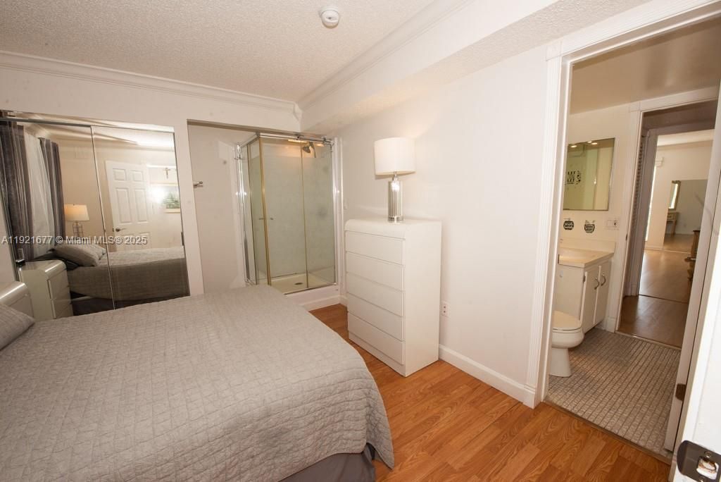 201 178th Dr, Unit 323, Sunny Isles Beach, FL 33160 Photo