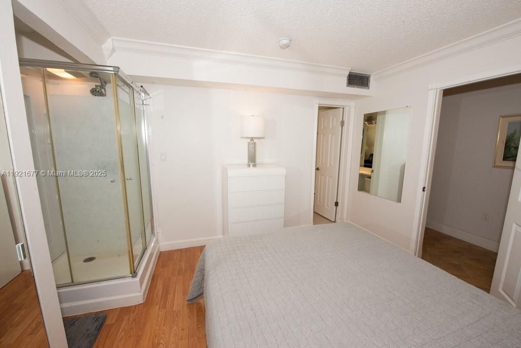 201 178th Dr, Unit 323, Sunny Isles Beach, FL 33160 Photo