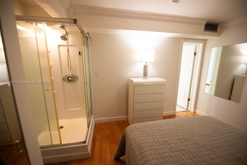 201 178th Dr, Unit 323, Sunny Isles Beach, FL 33160 Photo