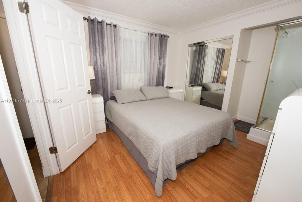 201 178th Dr, Unit 323, Sunny Isles Beach, FL 33160 Photo