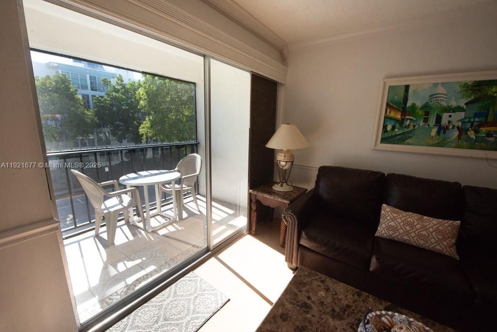 201 178th Dr, Unit 323, Sunny Isles Beach, FL 33160 Photo