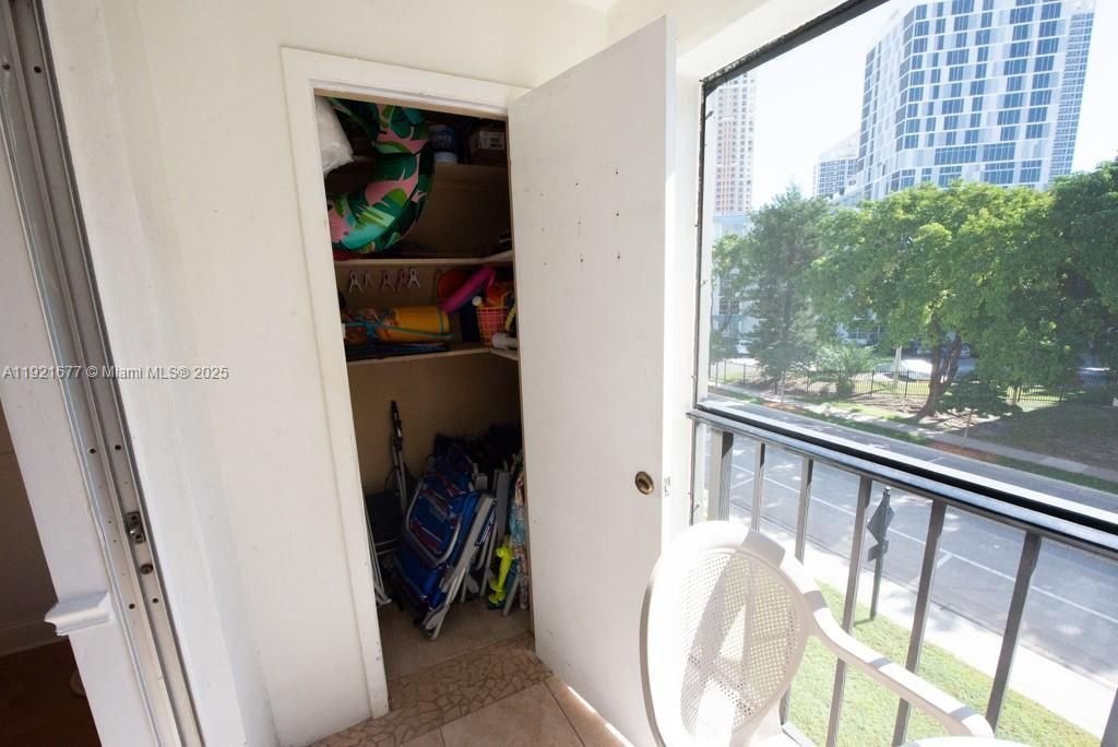 201 178th Dr, Unit 323, Sunny Isles Beach, FL 33160 Photo