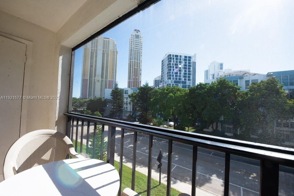 201 178th Dr, Unit 323, Sunny Isles Beach, FL 33160 Photo