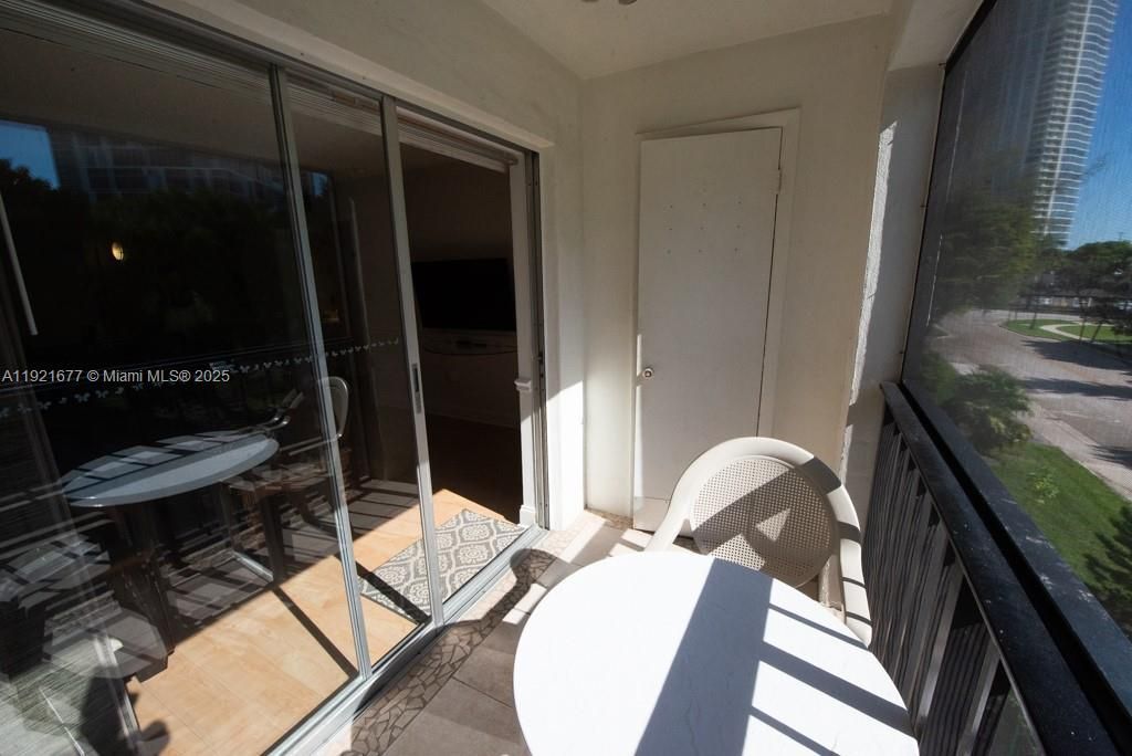 201 178th Dr, Unit 323, Sunny Isles Beach, FL 33160 Photo