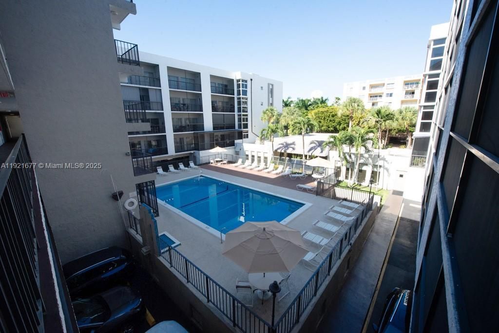 201 178th Dr, Unit 323, Sunny Isles Beach, FL 33160 Photo