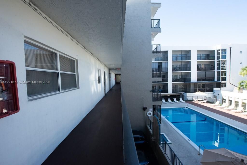 201 178th Dr, Unit 323, Sunny Isles Beach, FL 33160 Photo