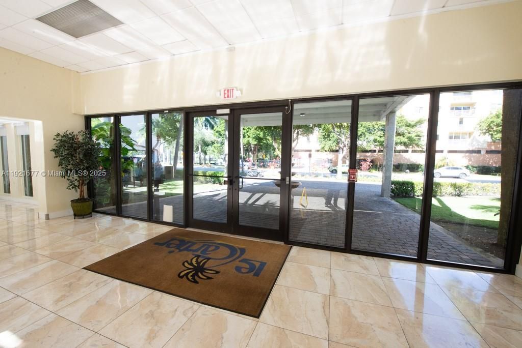 201 178th Dr, Unit 323, Sunny Isles Beach, FL 33160 Photo