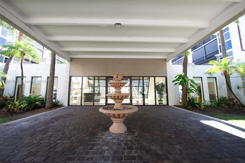 201 178th Dr, Unit 323, Sunny Isles Beach, FL 33160 Photo